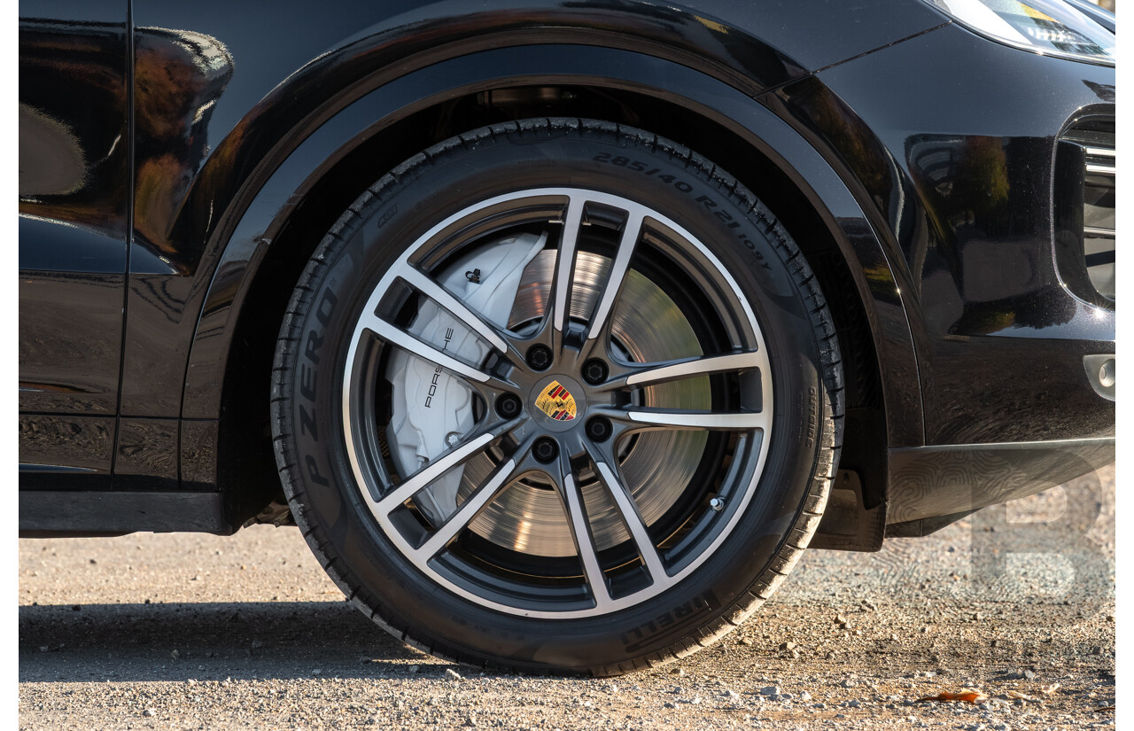 08/2018 Porsche Cayenne Turbo (AWD) 9YA MY19 4d Wagon Jet Black Metallic Twin Turbo V8 4.0L