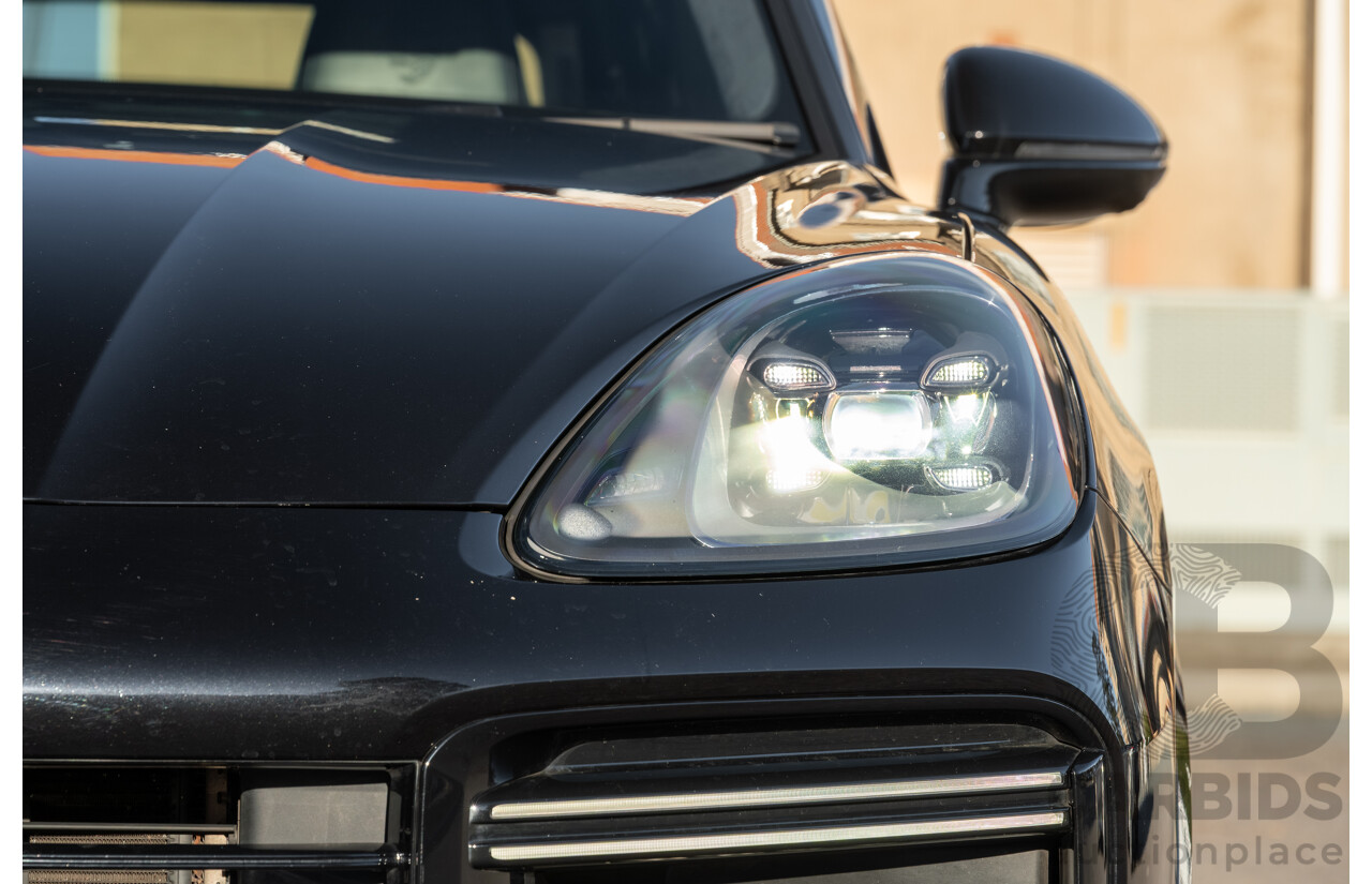 08/2018 Porsche Cayenne Turbo (AWD) 9YA MY19 4d Wagon Jet Black Metallic Twin Turbo V8 4.0L