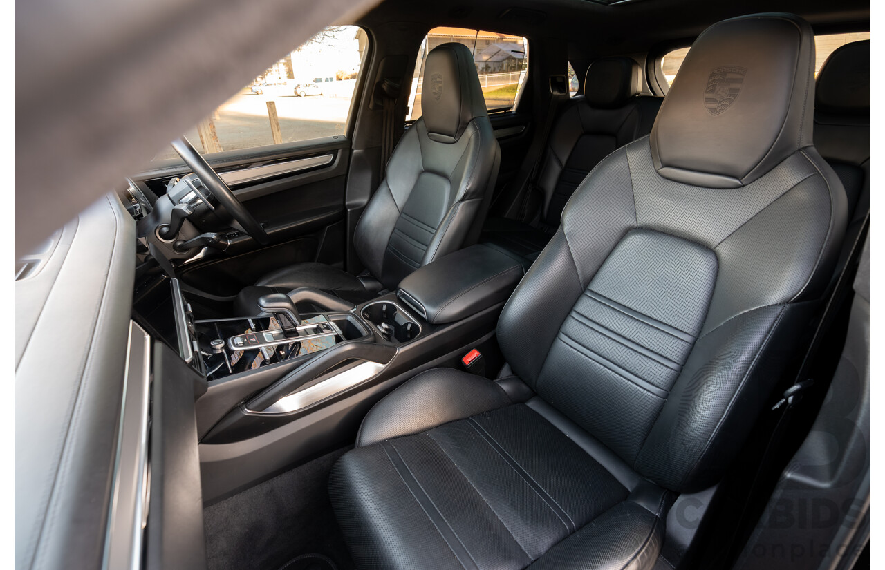 08/2018 Porsche Cayenne Turbo (AWD) 9YA MY19 4d Wagon Jet Black Metallic Twin Turbo V8 4.0L