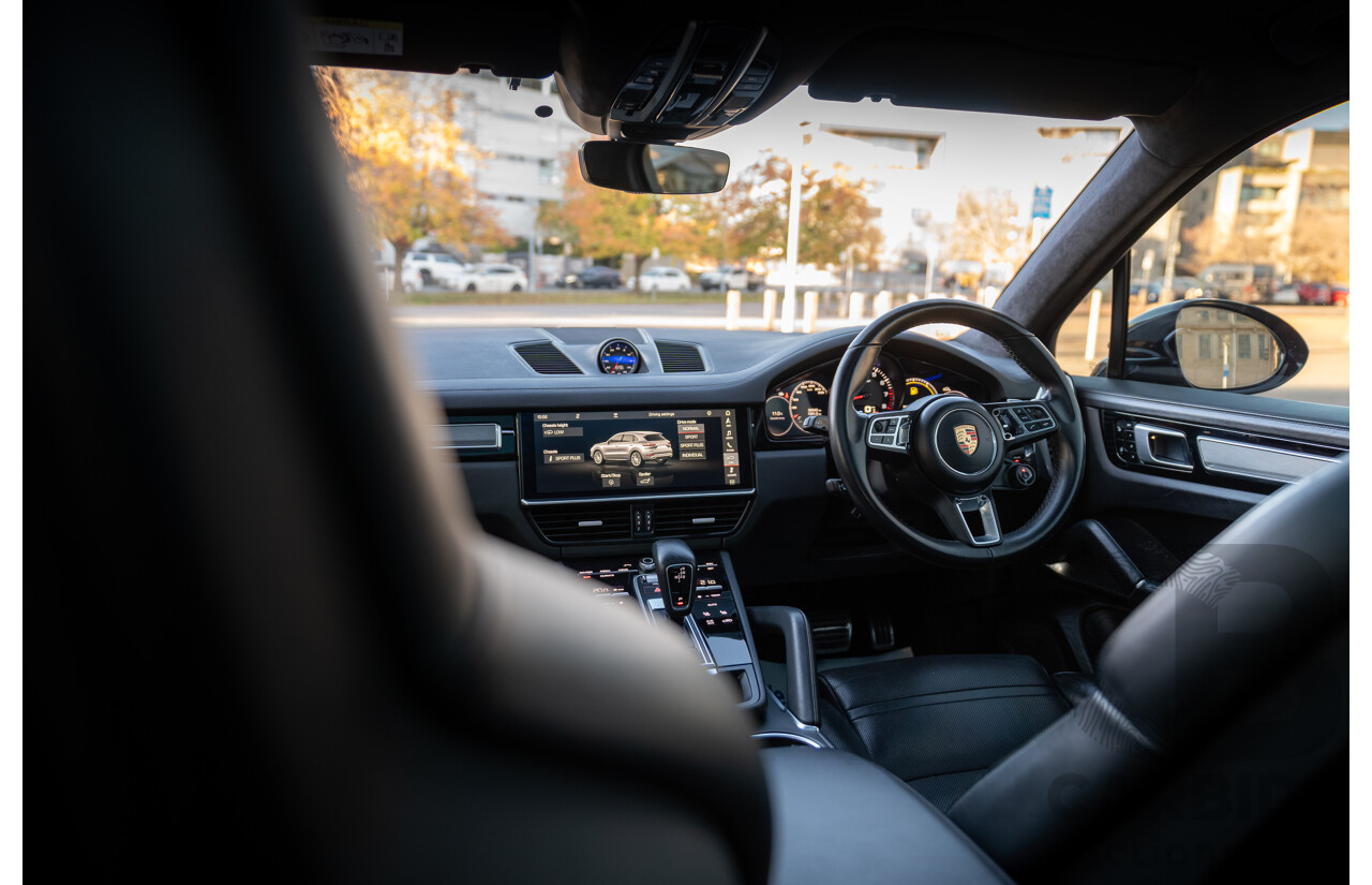 08/2018 Porsche Cayenne Turbo (AWD) 9YA MY19 4d Wagon Jet Black Metallic Twin Turbo V8 4.0L