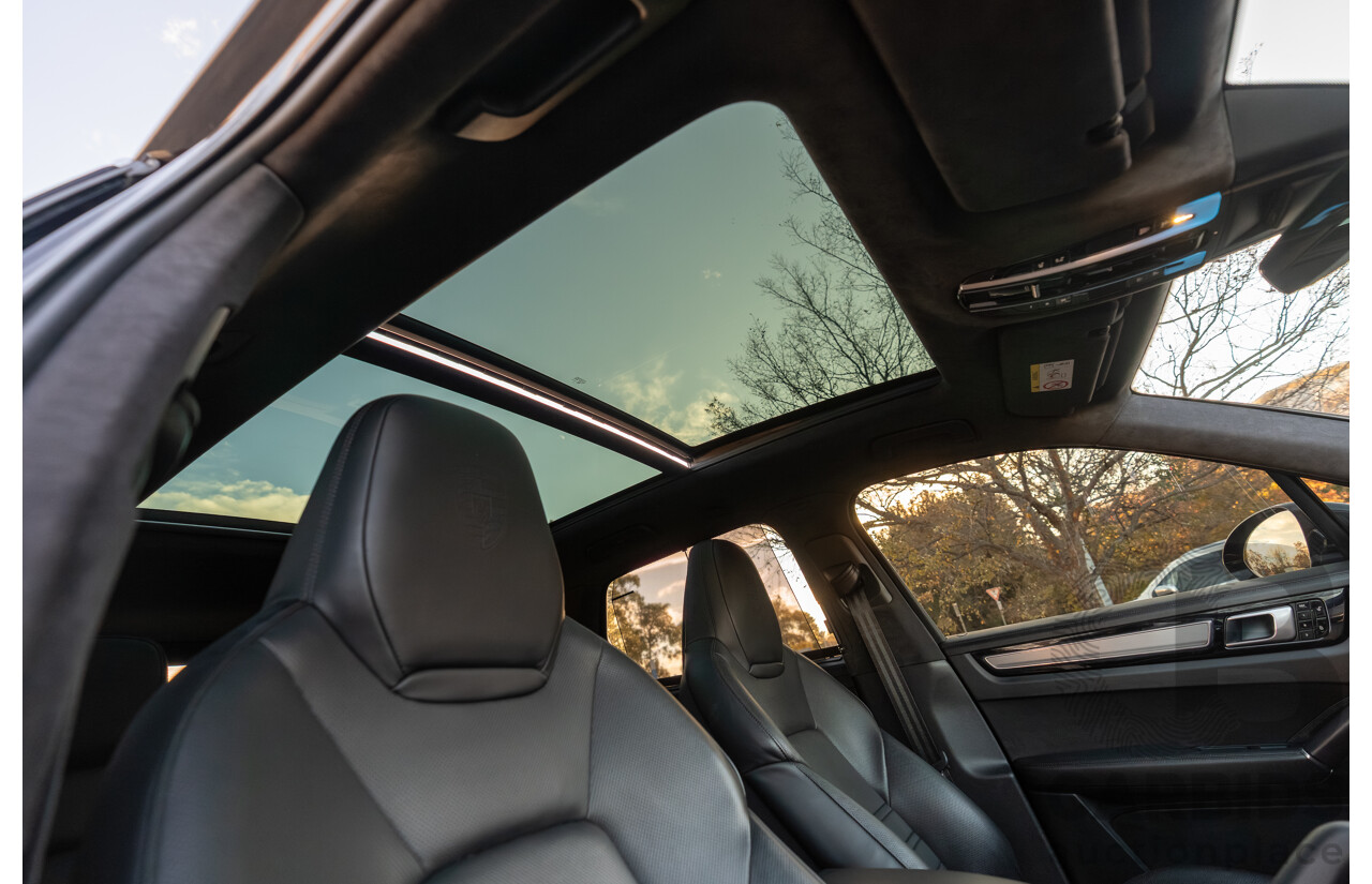 08/2018 Porsche Cayenne Turbo (AWD) 9YA MY19 4d Wagon Jet Black Metallic Twin Turbo V8 4.0L
