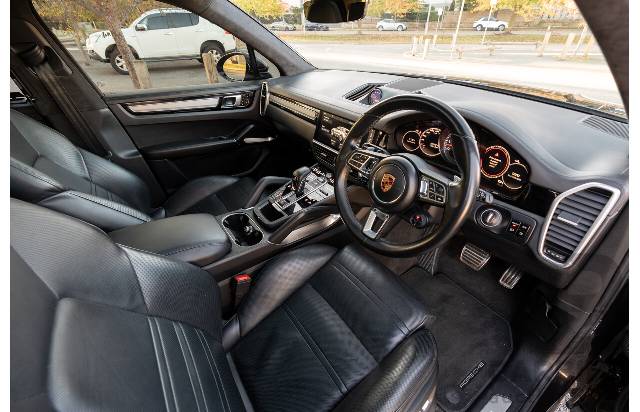08/2018 Porsche Cayenne Turbo (AWD) 9YA MY19 4d Wagon Jet Black Metallic Twin Turbo V8 4.0L