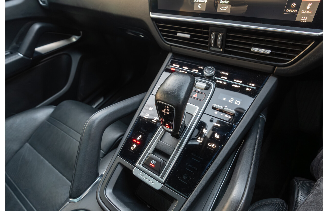 08/2018 Porsche Cayenne Turbo (AWD) 9YA MY19 4d Wagon Jet Black Metallic Twin Turbo V8 4.0L