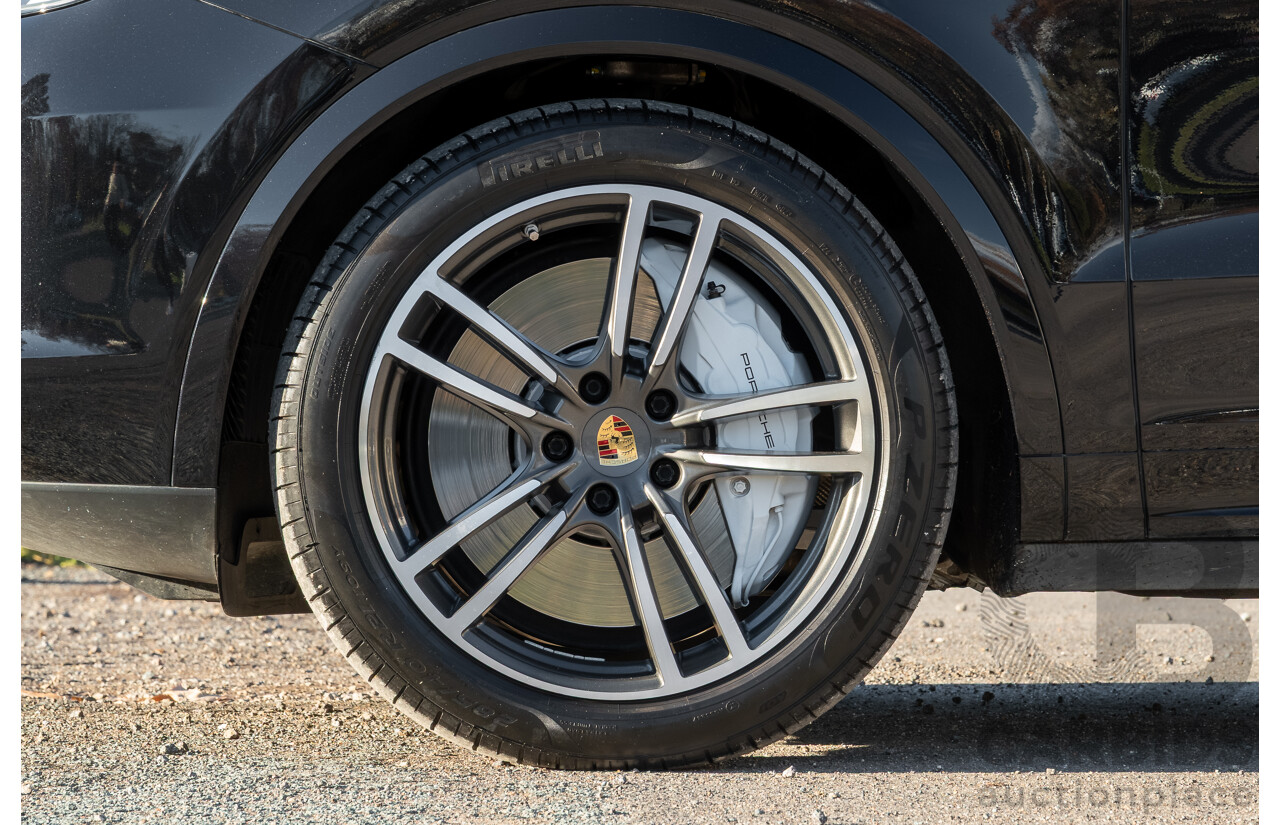 08/2018 Porsche Cayenne Turbo (AWD) 9YA MY19 4d Wagon Jet Black Metallic Twin Turbo V8 4.0L