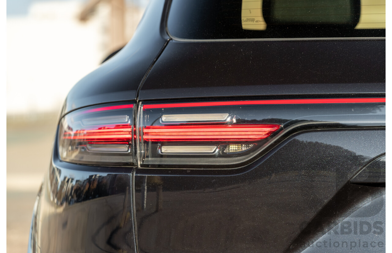 08/2018 Porsche Cayenne Turbo (AWD) 9YA MY19 4d Wagon Jet Black Metallic Twin Turbo V8 4.0L
