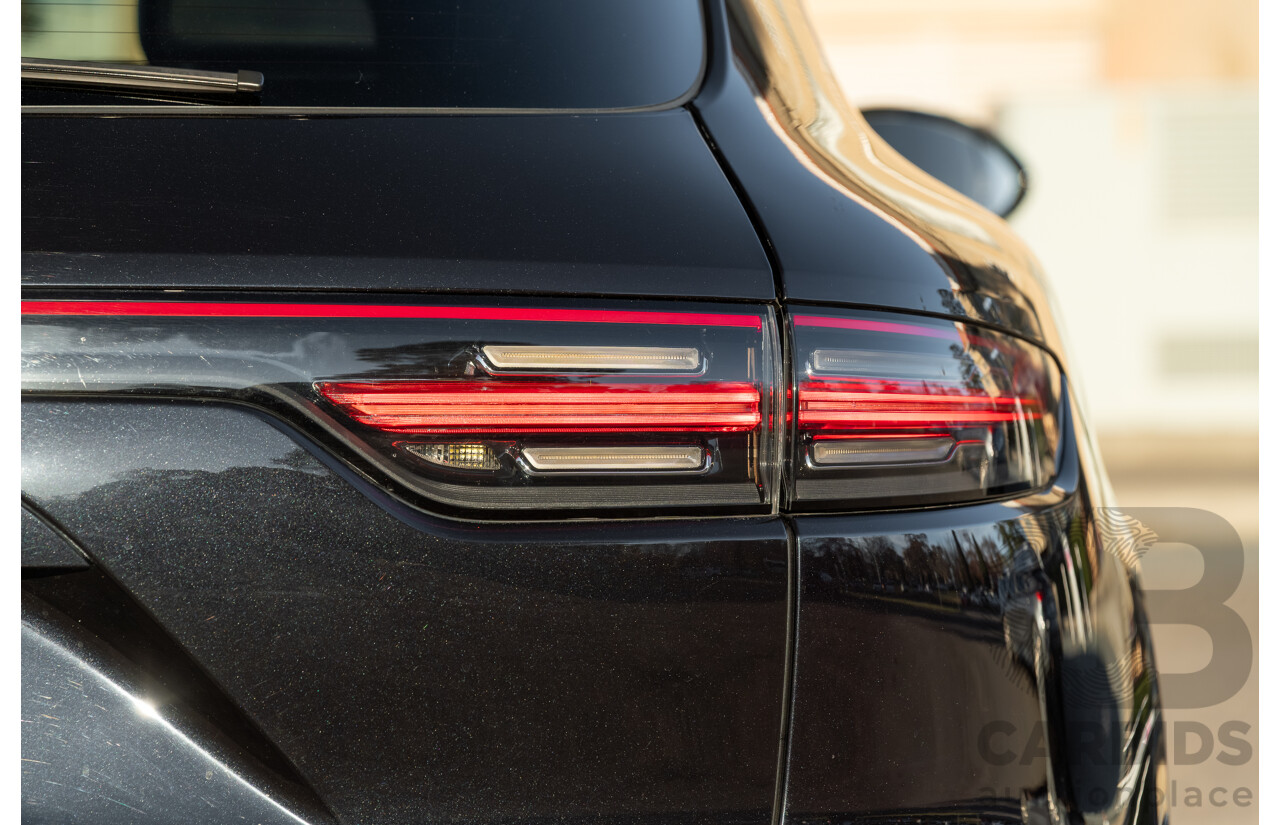 08/2018 Porsche Cayenne Turbo (AWD) 9YA MY19 4d Wagon Jet Black Metallic Twin Turbo V8 4.0L