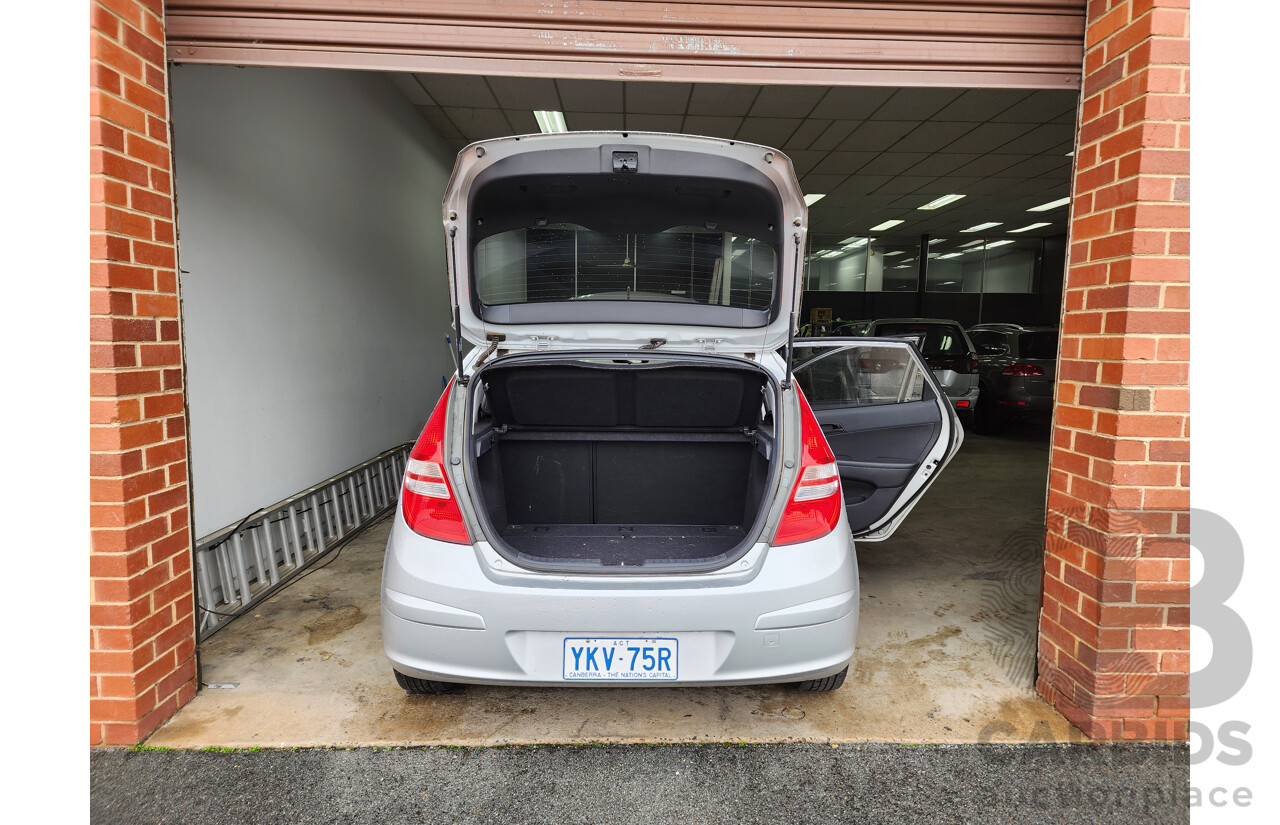 9/2011 Hyundai i30 SX FD MY11 5d Hatchback Silver 1.6L