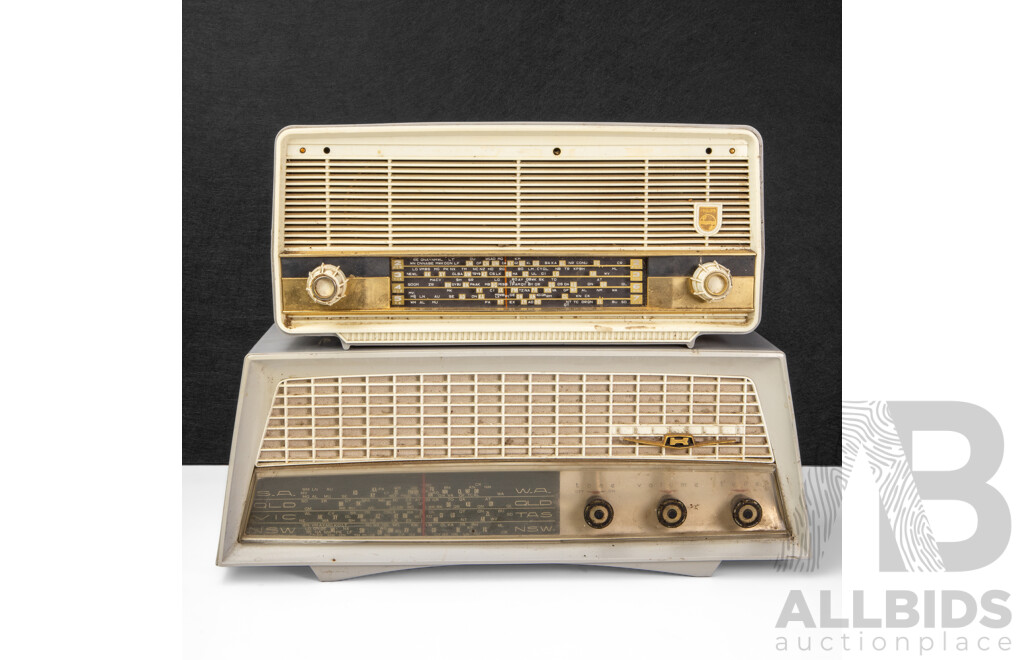 Vintage Philips Mantle with Kriesler Radio (2)