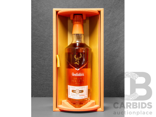 1663423 · Glenfiddich Gran Reserva Single Malt Scotch Whisky in Revolving Presentation Box