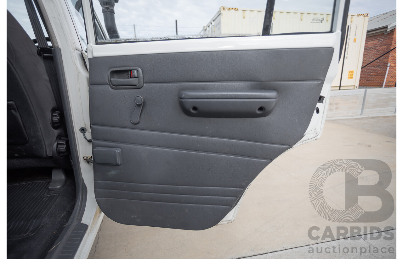 11/1993 Toyota Landcruiser DX (4x4) 4D Wagon Glacial White Diesel 4.2L
