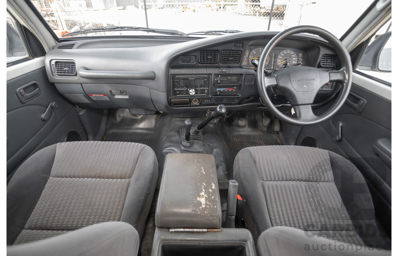 11/1993 Toyota Landcruiser DX (4x4) 4D Wagon Glacial White Diesel 4.2L
