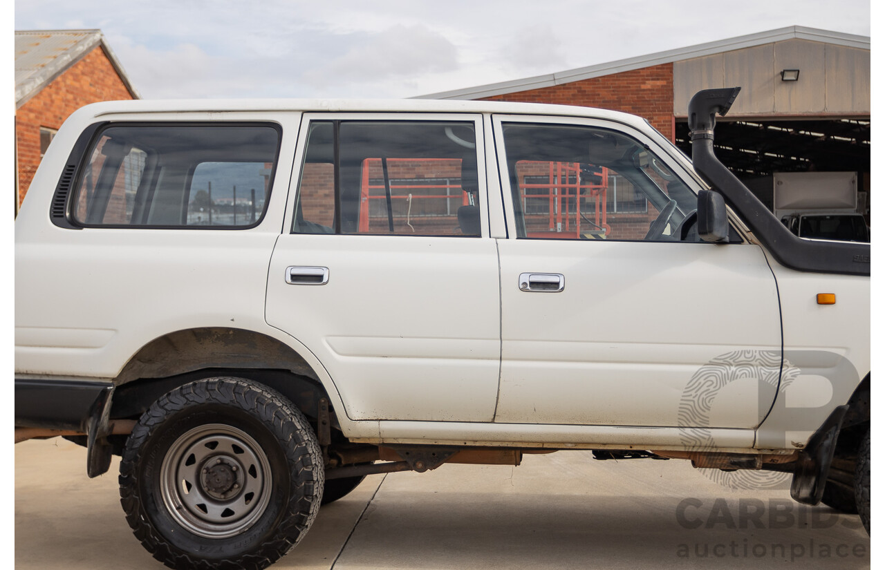 11/1993 Toyota Landcruiser DX (4x4) 4D Wagon Glacial White Diesel 4.2L