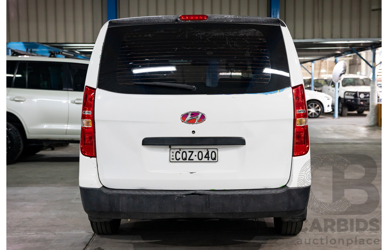 01/2014 Hyundai Iload RWD TQ MY13 4D Van White Turbo Diesel 2.5L