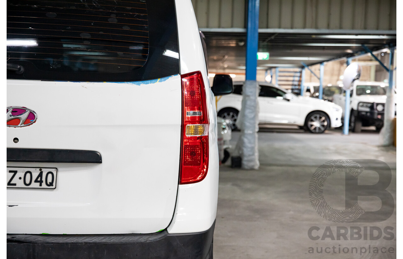 01/2014 Hyundai Iload RWD TQ MY13 4D Van White Turbo Diesel 2.5L
