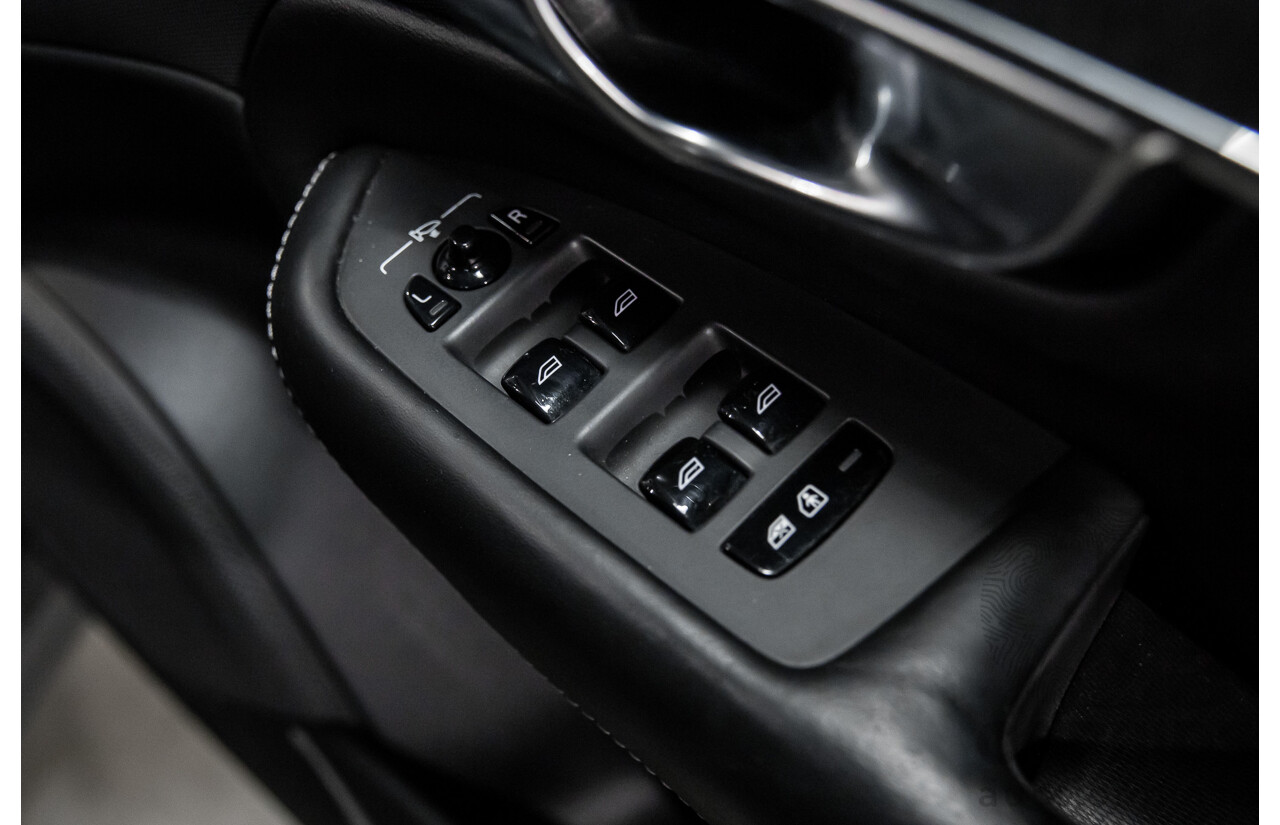 1/2020 Volvo XC90 D5 Inscription (AWD) 256 MY20 Onyx Black Metallic Twin Turbo Diesel 2.0L - 7 Seater