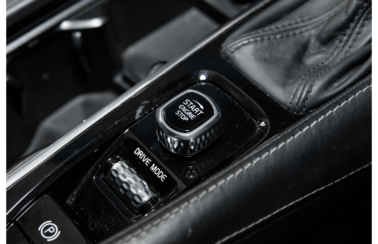1/2020 Volvo XC90 D5 Inscription (AWD) 256 MY20 Onyx Black Metallic Twin Turbo Diesel 2.0L - 7 Seater