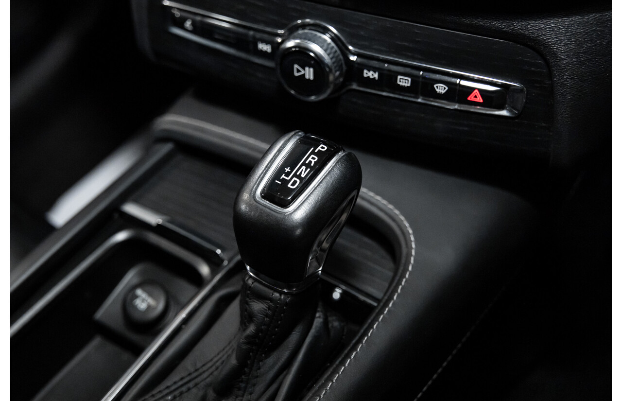 1/2020 Volvo XC90 D5 Inscription (AWD) 256 MY20 Onyx Black Metallic Twin Turbo Diesel 2.0L - 7 Seater