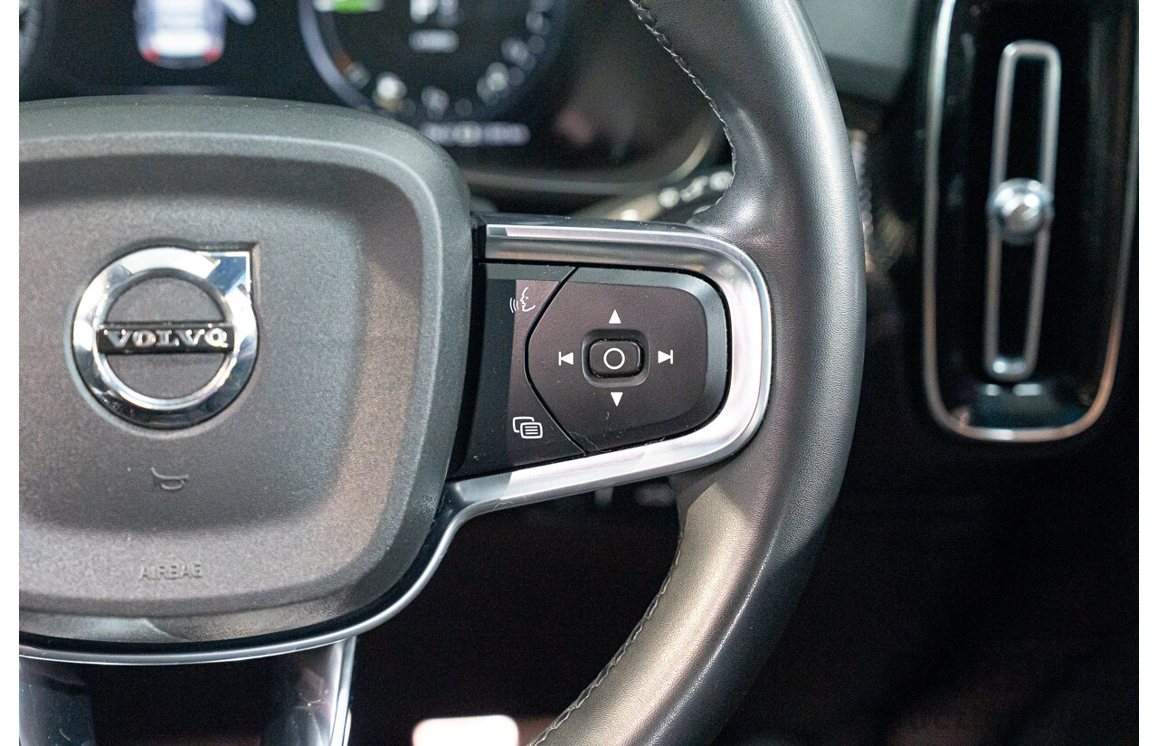 05/2022 Volvo XC40 Recharge Phev 536 MY22 4d Wagon Snow White 1.5L