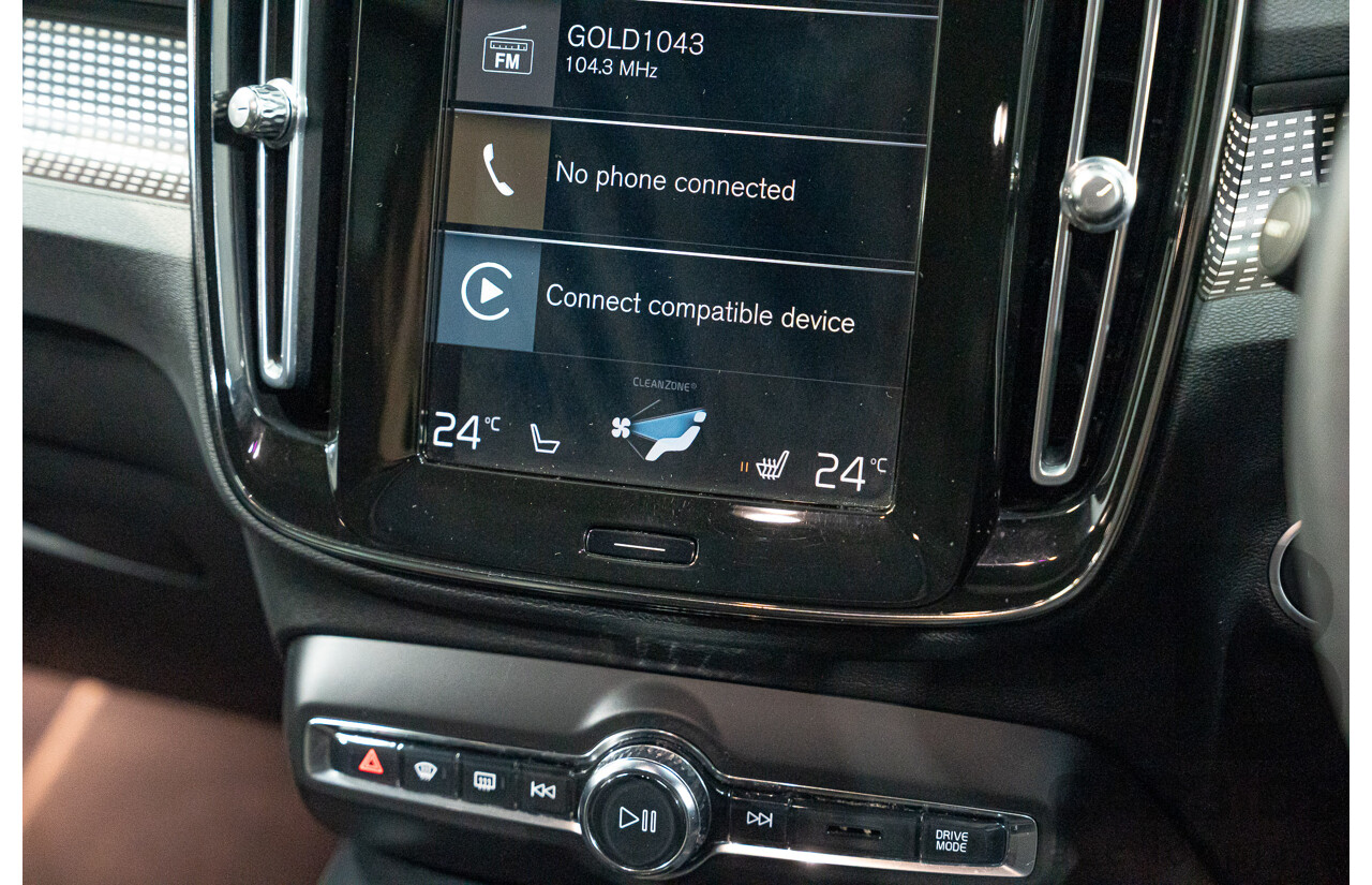 05/2022 Volvo XC40 Recharge Phev 536 MY22 4d Wagon Snow White 1.5L