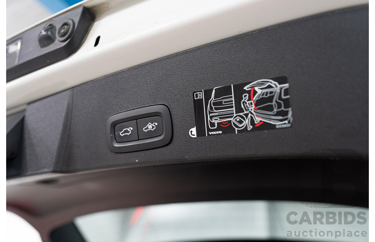 05/2022 Volvo XC40 Recharge Phev 536 MY22 4d Wagon Snow White 1.5L