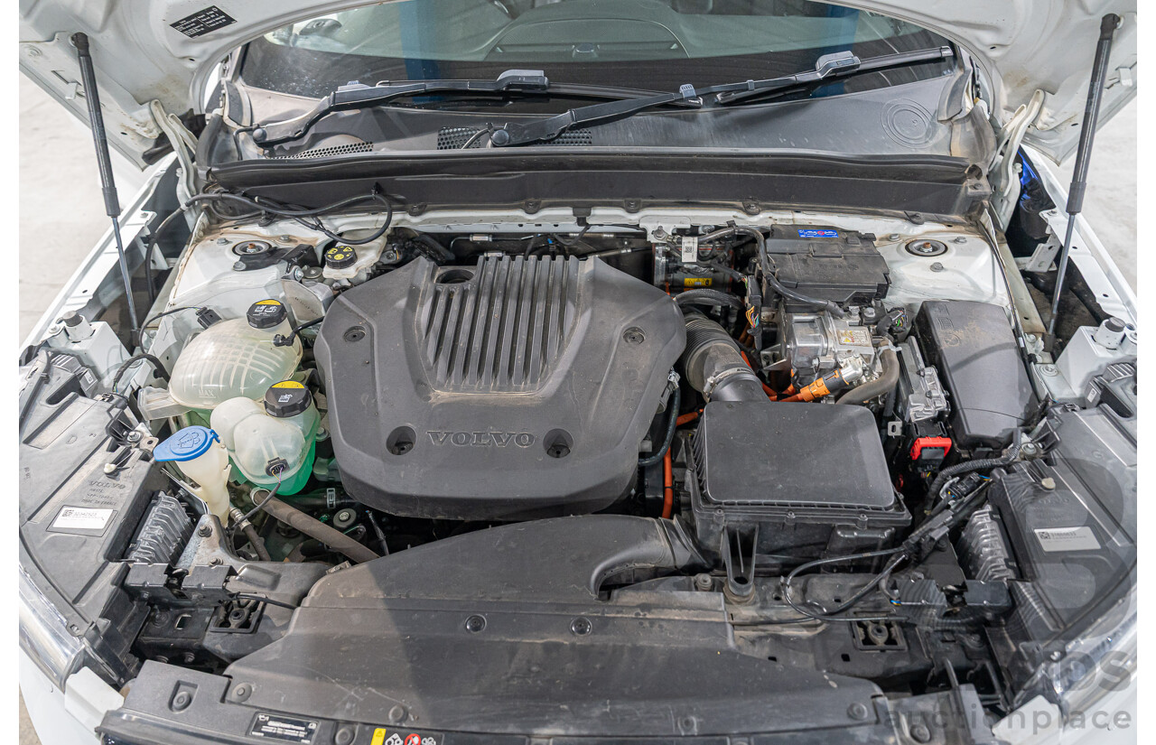 05/2022 Volvo XC40 Recharge Phev 536 MY22 4d Wagon Snow White 1.5L