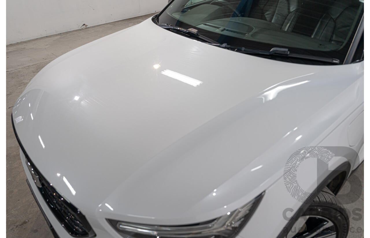 05/2022 Volvo XC40 Recharge Phev 536 MY22 4d Wagon Snow White 1.5L