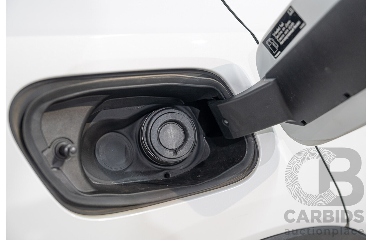 05/2022 Volvo XC40 Recharge Phev 536 MY22 4d Wagon Snow White 1.5L