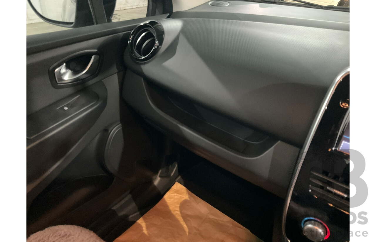 05/2015 Renault Clio Expression X98 5d Hatchback Grey 1.2L