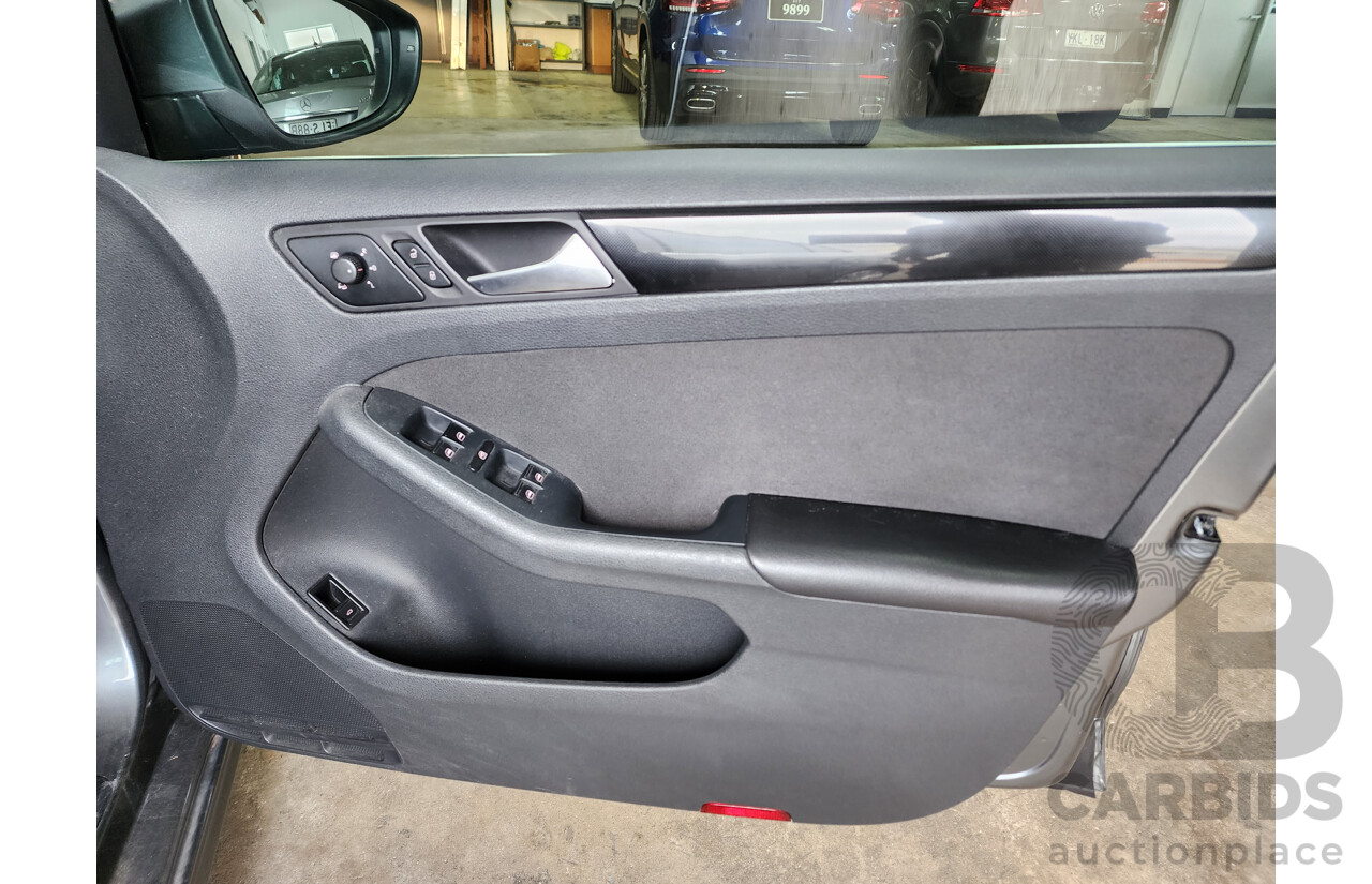 10/2012 Volkswagen Jetta 118 TSI Comfortline 1KM MY13 4d Sedan Grey 1.4L