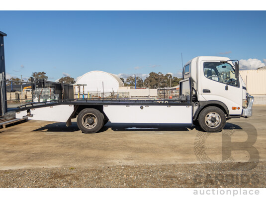 1661564 · 08/2007 Hino 300 XZU417R Beavertail Tow Truck 2d Cab Chassis White Turbo Diesel 4.0L