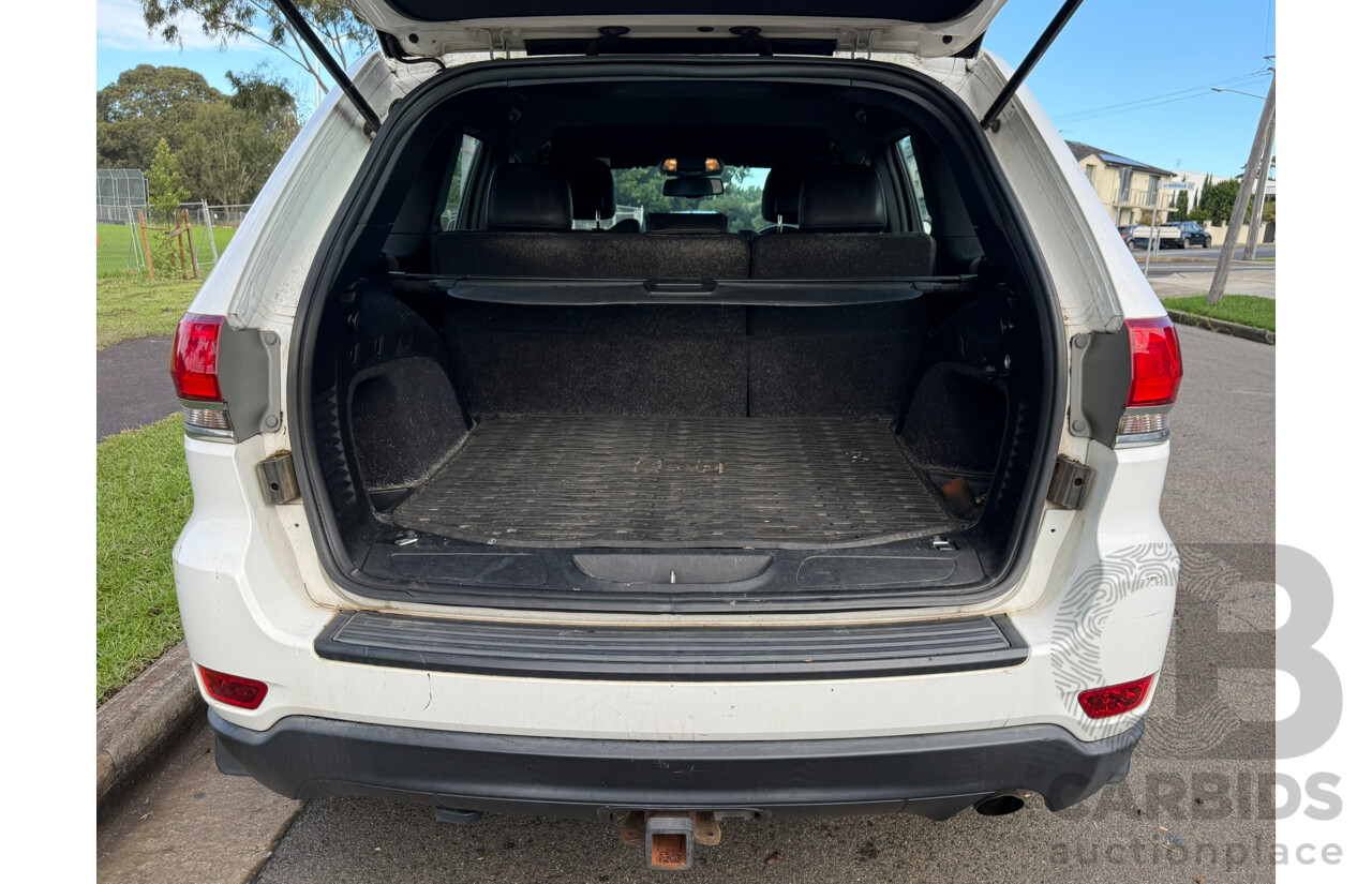 09/2014 Jeep Grand Cherokee LAREDO (4x2) RWD WK MY15 4D Wagon White 3.6L