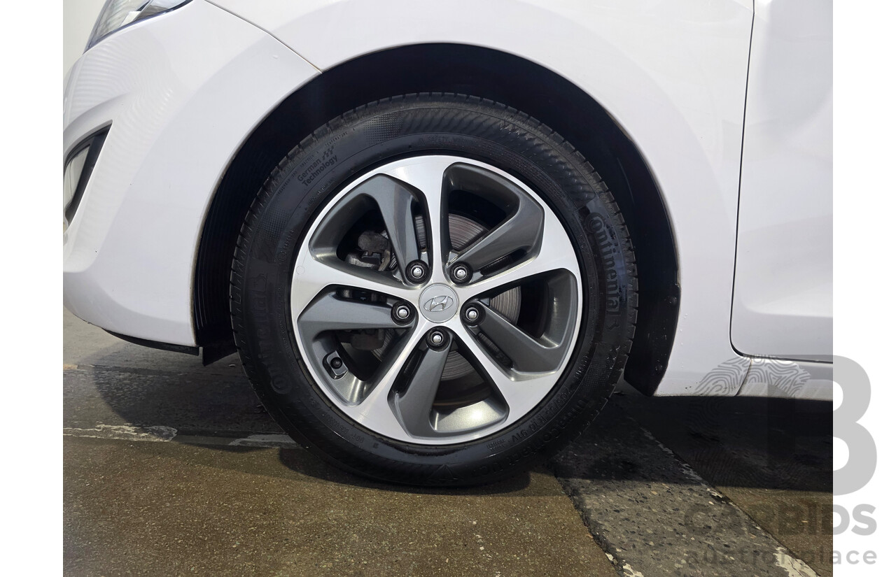 7/2015 Hyundai i30 Active X GD3 Series 2 5d Hatchback White 1.8L