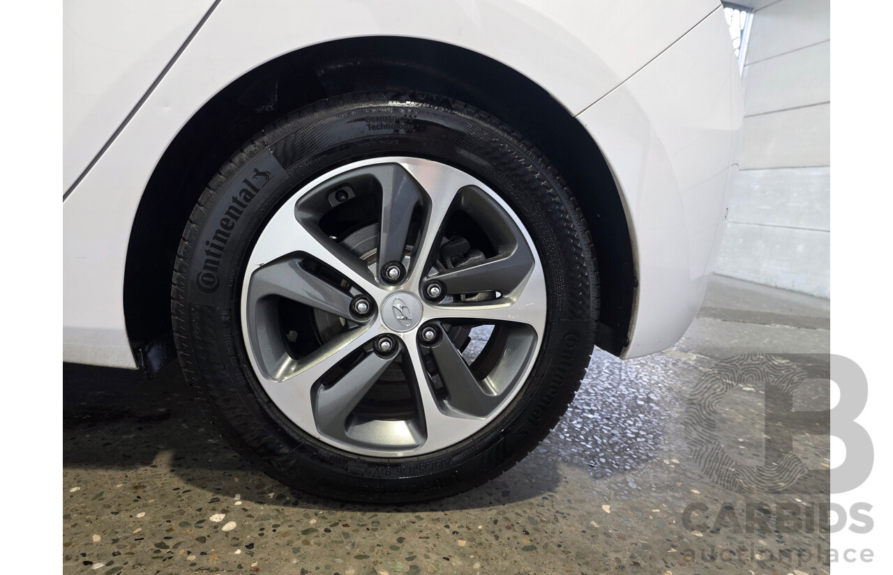 7/2015 Hyundai i30 Active X GD3 Series 2 5d Hatchback White 1.8L