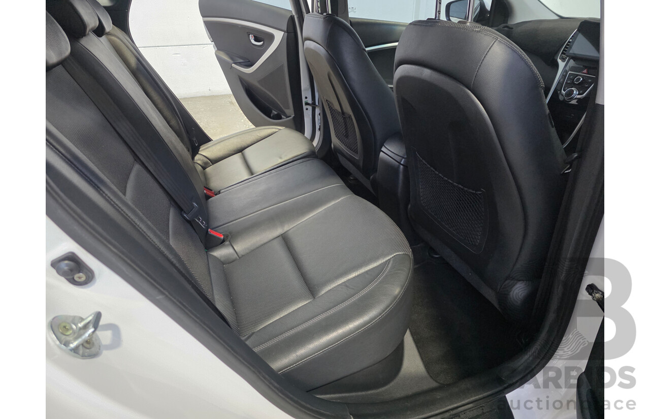 7/2015 Hyundai i30 Active X GD3 Series 2 5d Hatchback White 1.8L