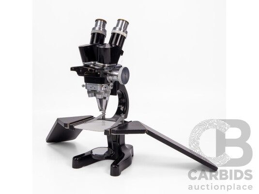 1662001 · Vintage Ernst Leitz Wetzlar Binocular Microscope in Wooden Carrying Case