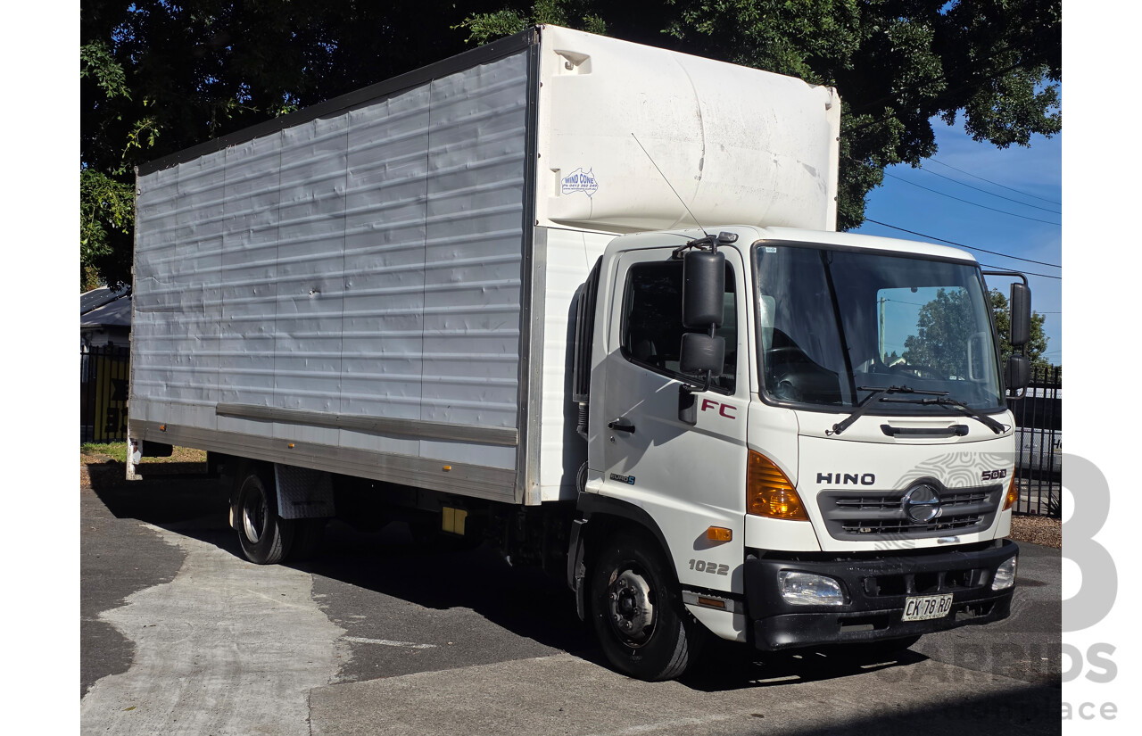 11/2016 Hino FC7J 500 Series Euro 5 4x2 Pantech 2d Truck Turbo Diesel 6.4L