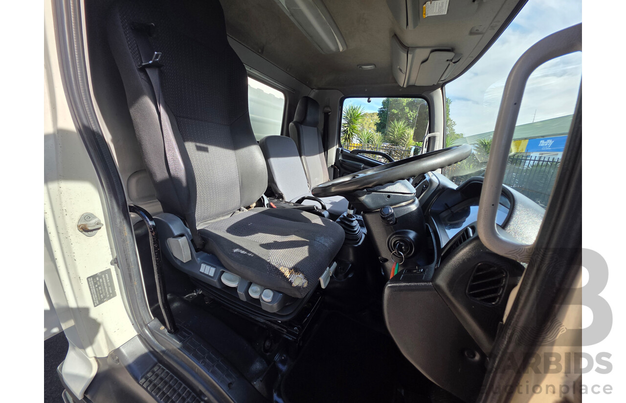 11/2016 Hino FC7J 500 Series Euro 5 4x2 Pantech 2d Truck Turbo Diesel 6.4L