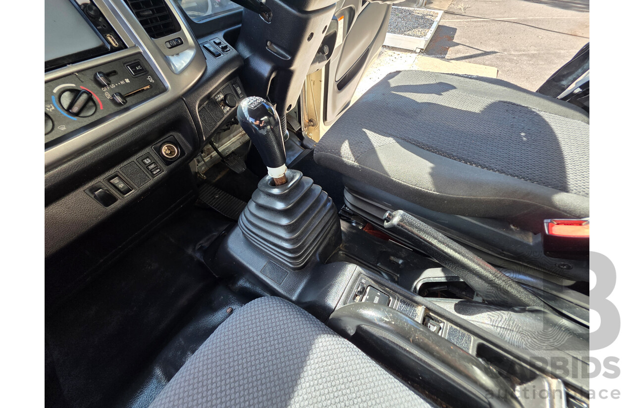 11/2016 Hino FC7J 500 Series Euro 5 4x2 Pantech 2d Truck Turbo Diesel 6.4L