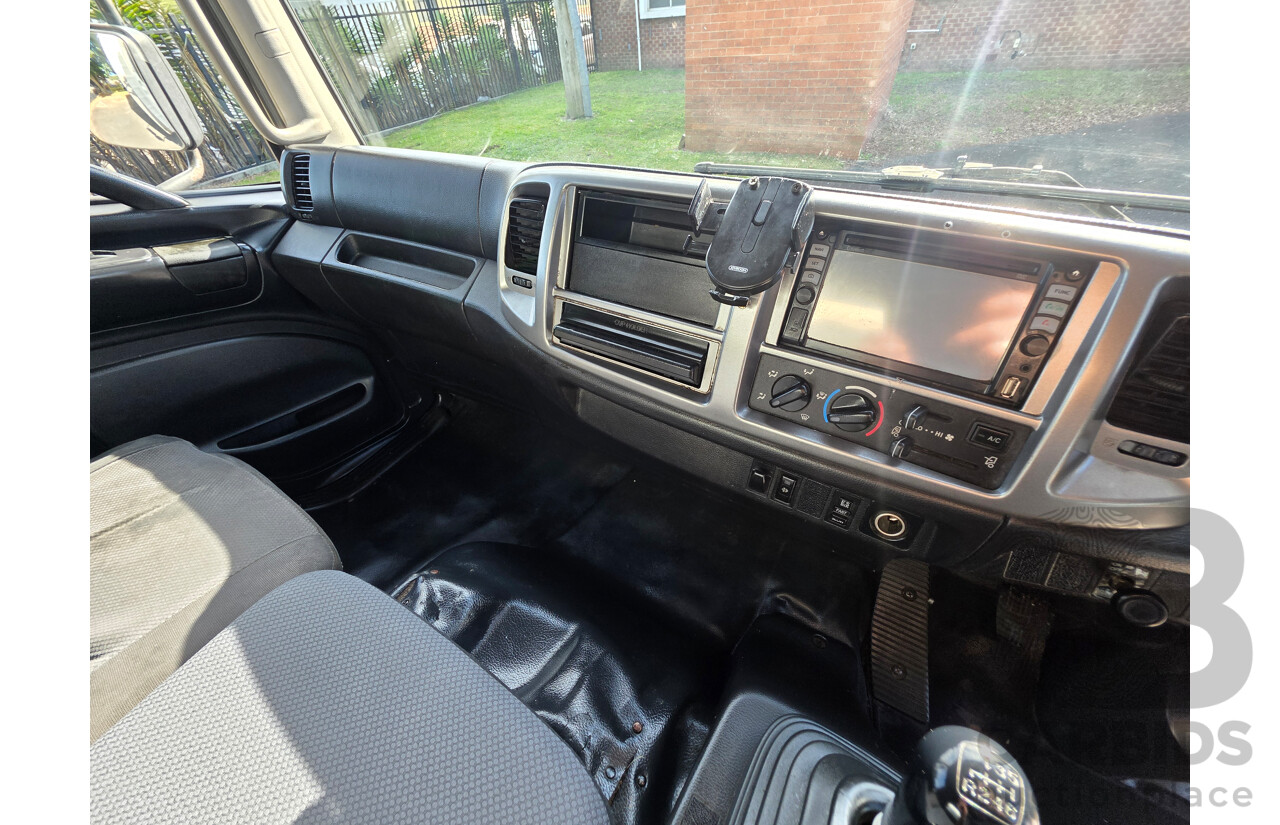 11/2016 Hino FC7J 500 Series Euro 5 4x2 Pantech 2d Truck Turbo Diesel 6.4L