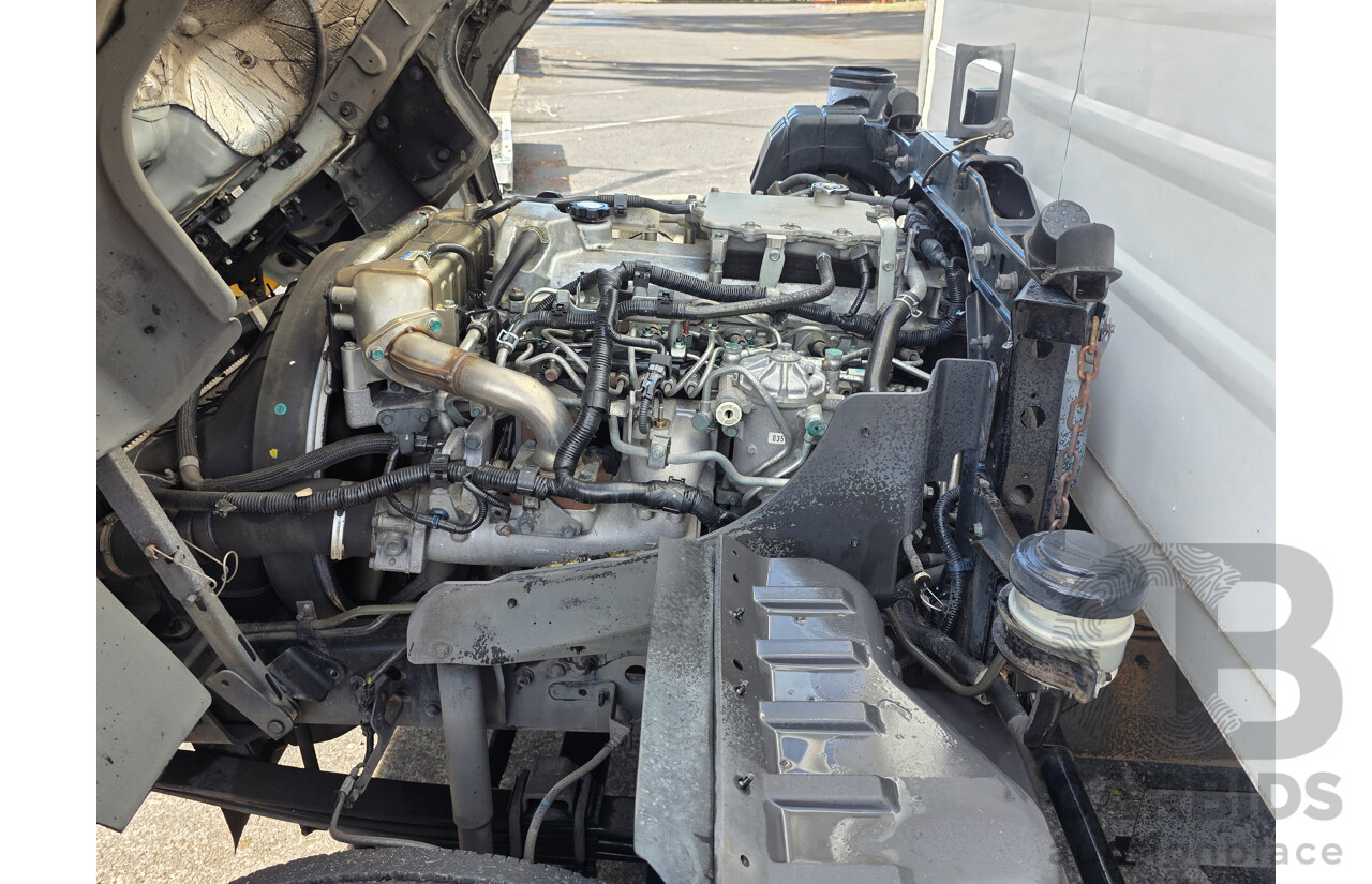 11/2016 Hino FC7J 500 Series Euro 5 4x2 Pantech 2d Truck Turbo Diesel 6.4L