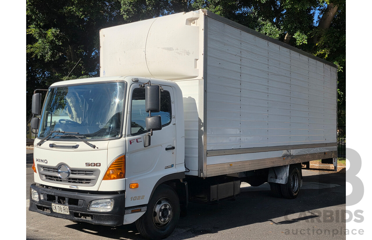 11/2016 Hino FC7J 500 Series Euro 5 4x2 Pantech 2d Truck Turbo Diesel 6.4L