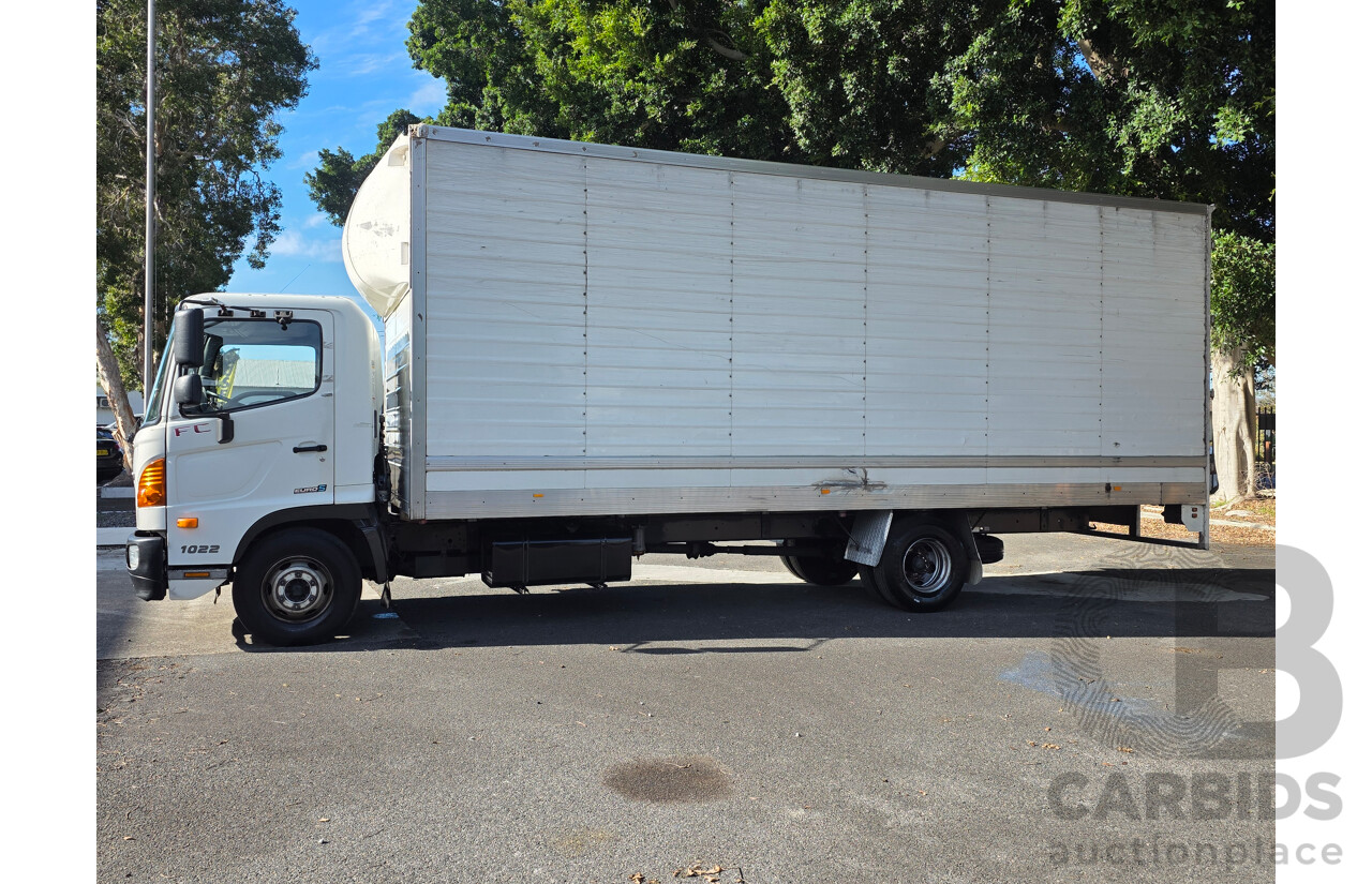 11/2016 Hino FC7J 500 Series Euro 5 4x2 Pantech 2d Truck Turbo Diesel 6.4L