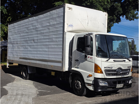 11/2016 Hino FC7J 500 Series Euro 5 4x2 Pantech 2d Truck Turbo Diesel 6.4L