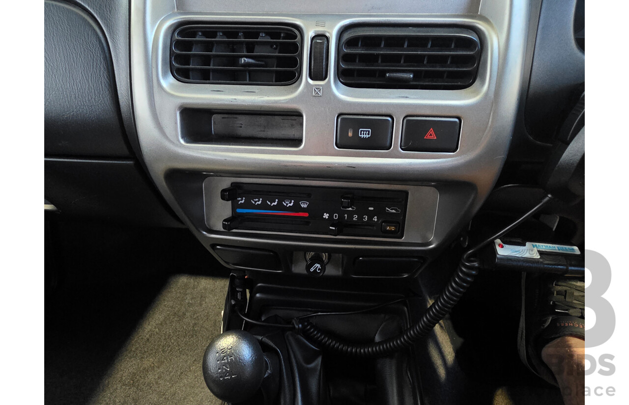 2/2012 Nissan Navara ST-R 4x4 D22 Series 5 Dual Cab White 2.5L