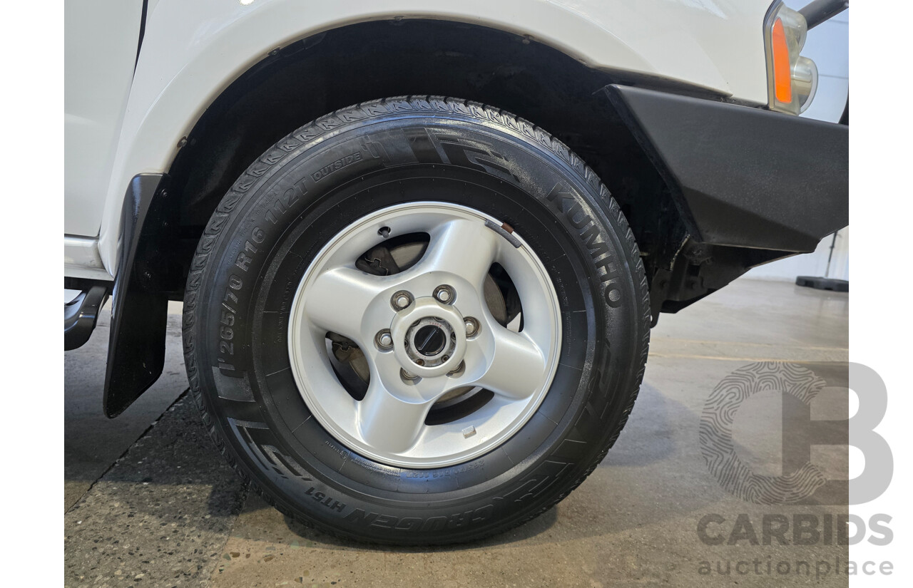 2/2012 Nissan Navara ST-R 4x4 D22 Series 5 Dual Cab White 2.5L