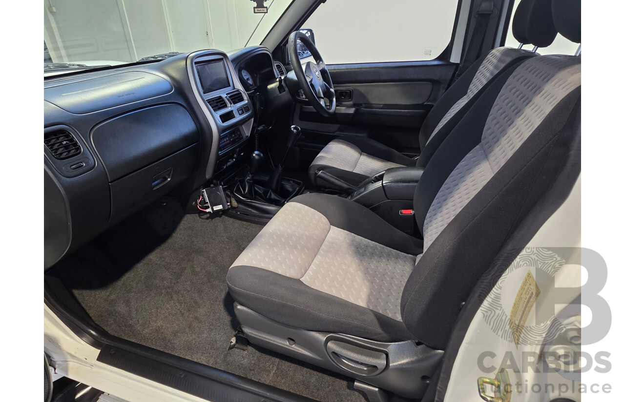 2/2012 Nissan Navara ST-R 4x4 D22 Series 5 Dual Cab White 2.5L