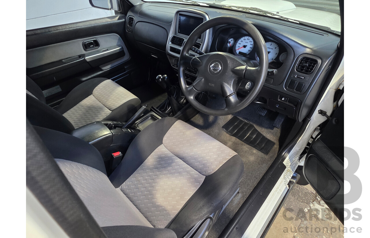 2/2012 Nissan Navara ST-R 4x4 D22 Series 5 Dual Cab White 2.5L