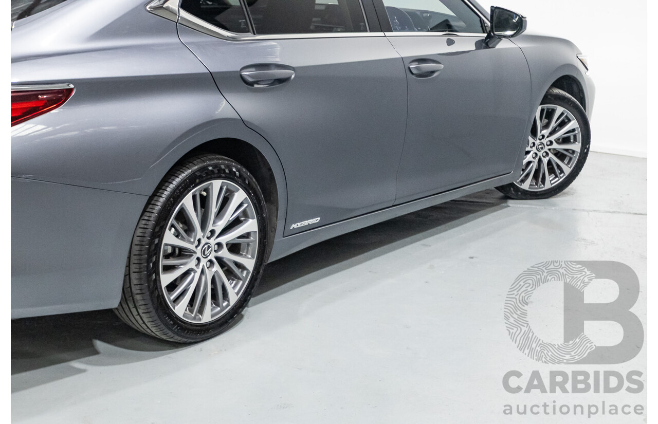 01/2020 Lexus ES300H Luxury + Enhancement Pack (Hybrid) AXZH10R 4D Sedan Mercury Grey Mica 2.5L