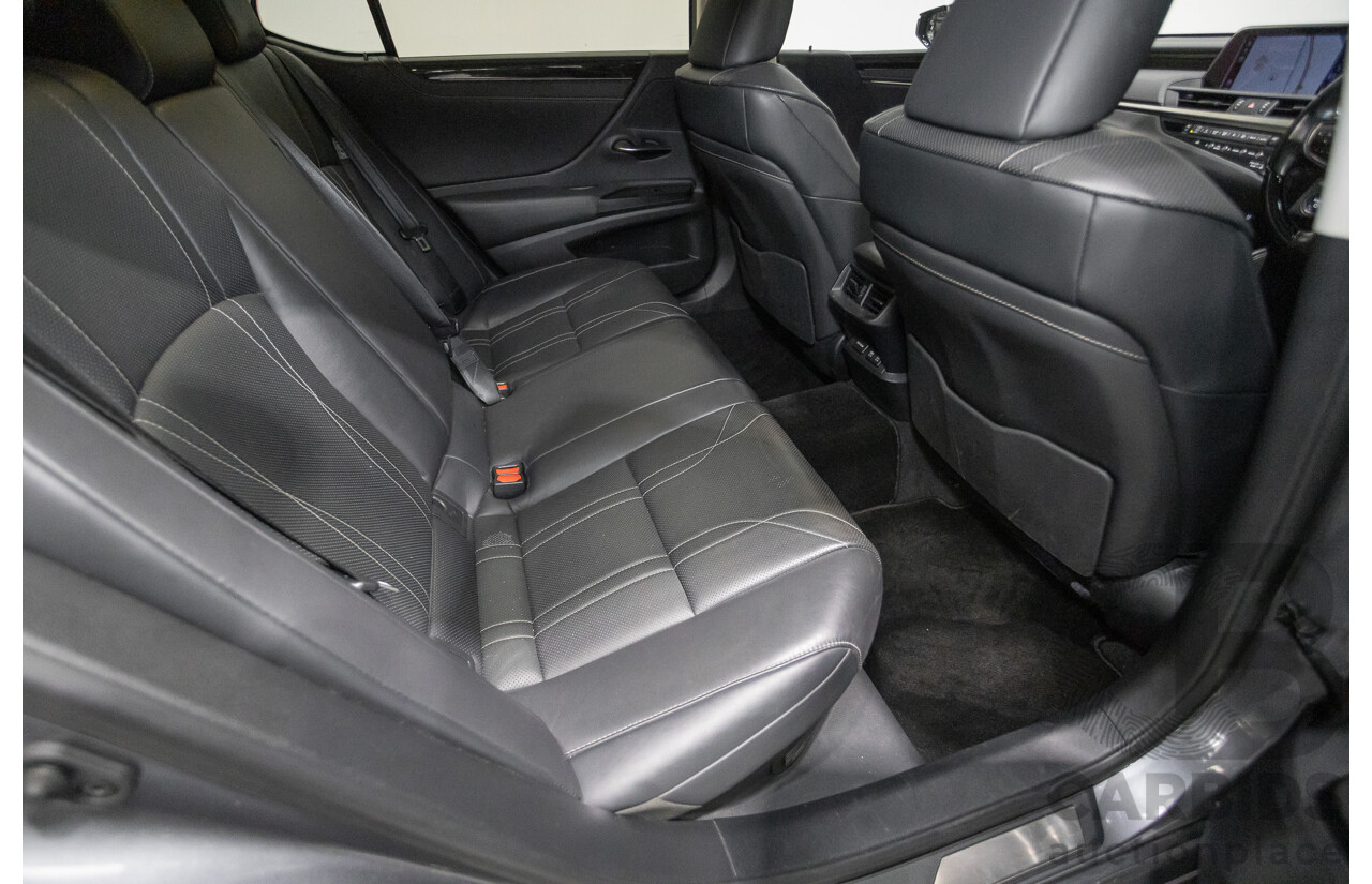01/2020 Lexus ES300H Luxury + Enhancement Pack (Hybrid) AXZH10R 4D Sedan Mercury Grey Mica 2.5L