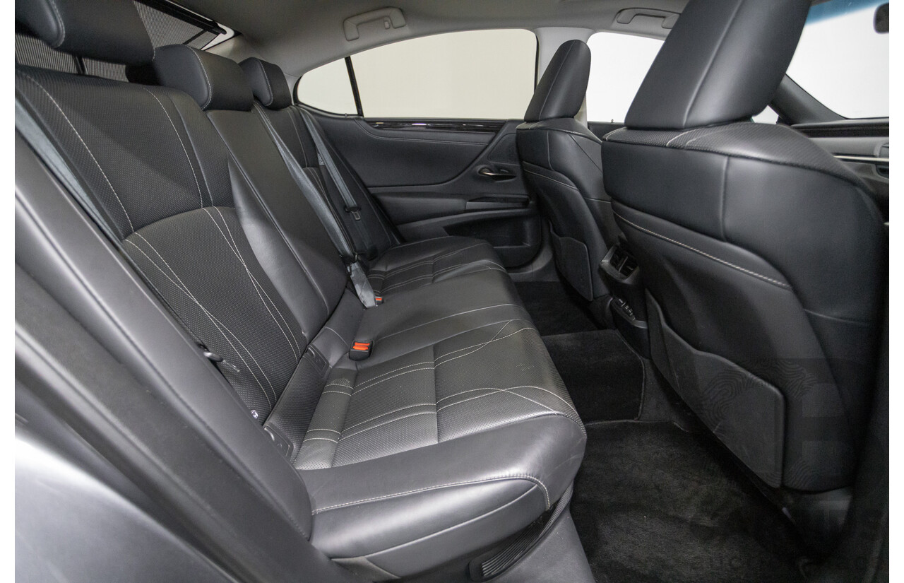 01/2020 Lexus ES300H Luxury + Enhancement Pack (Hybrid) AXZH10R 4D Sedan Mercury Grey Mica 2.5L